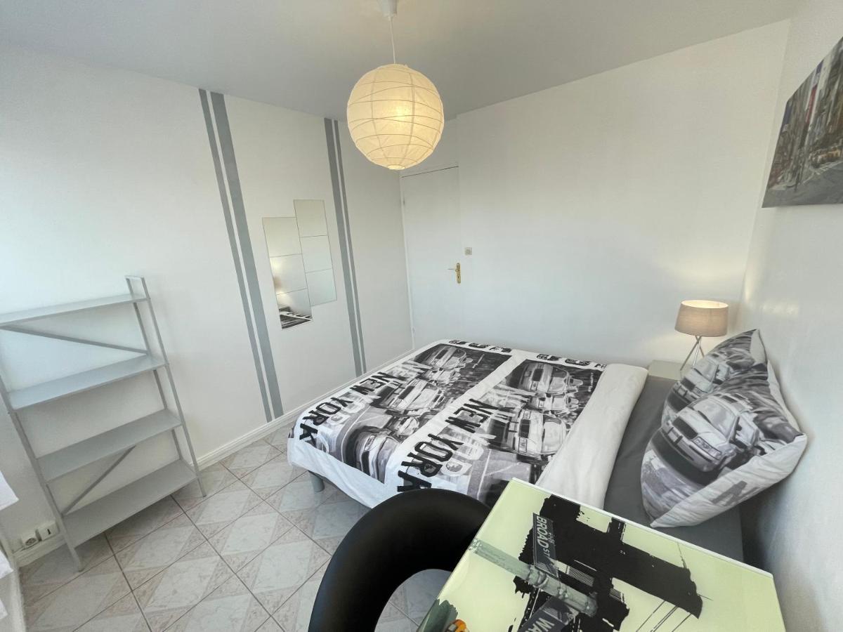Chambre Privee En Colocation Dans Un Appartement Au Centre De Rillieux La Pape Buitenkant foto