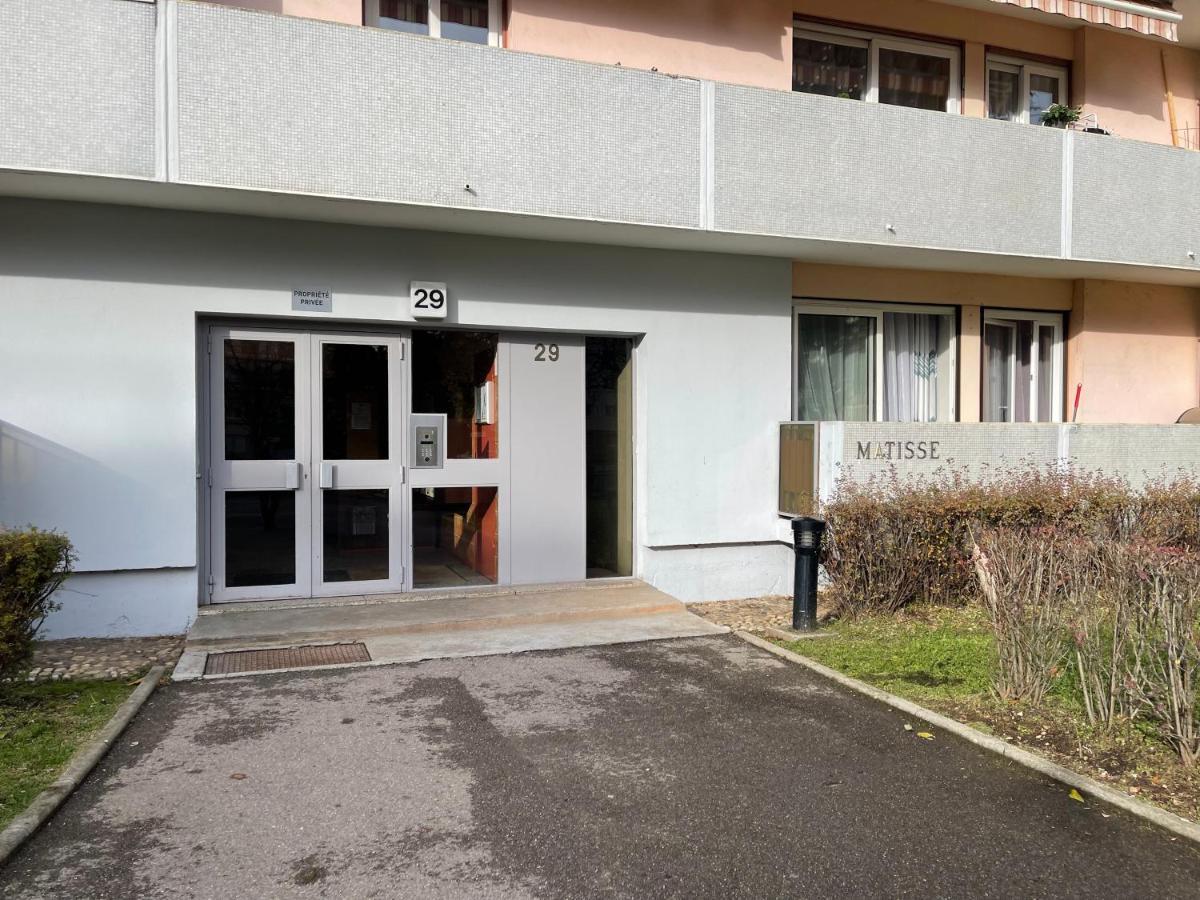 Chambre Privee En Colocation Dans Un Appartement Au Centre De Rillieux La Pape Buitenkant foto